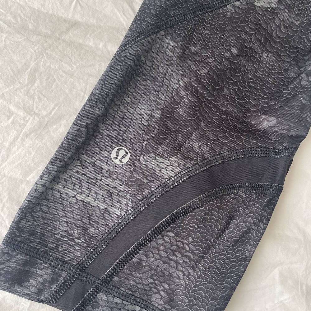 lululemon athletica Black and Gray run inspire crops